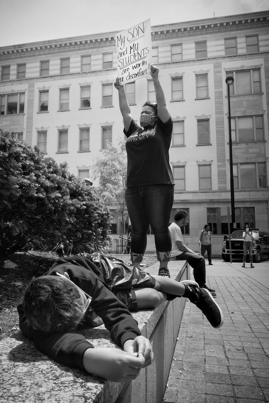 Cincinnati Black Lives matters, protest art, fountain square, City Hall, court house.  Protest Art  posters, signs, march, Photo www.Tinagutierrezartsphotography.com