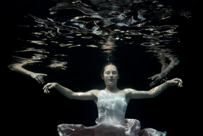 underwater dance and music fine art  photography www.tinagutierrezartsphotography.com